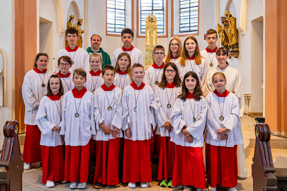 Familiengottesdienst mit Mini-Einführung und Verabschiedung von Gemeindereferentin Martina Keller