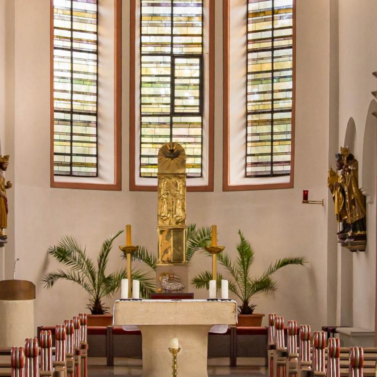 Bild der Kirche Sankt Josef Weisendorf von innen, von hinten nach vorne fotografiert