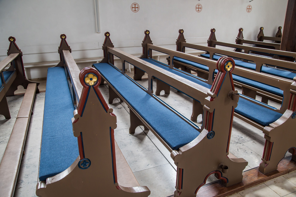 Neuen Sitzpolster für die Kirchenbänke
