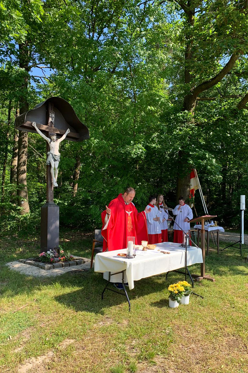 Prozession zum Auracher Kreuz