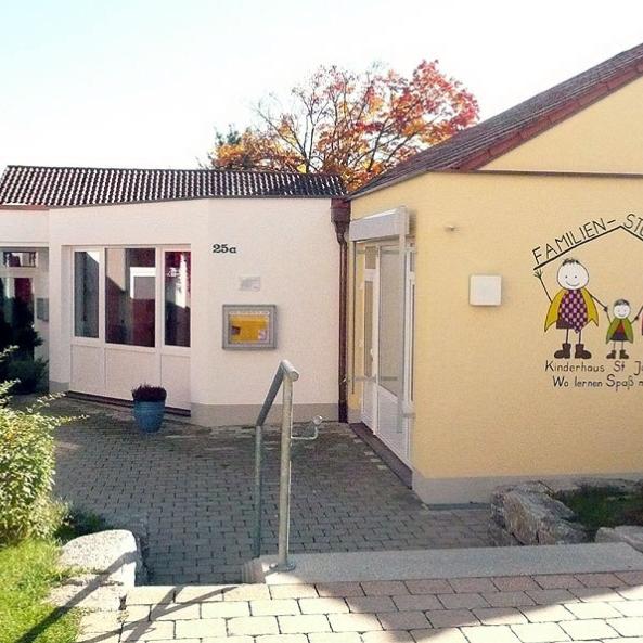 Eingangsbereich des Kinderhauses von außen