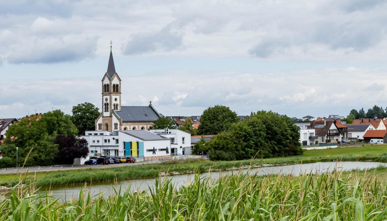 Slider Kirche mit Kindergarten